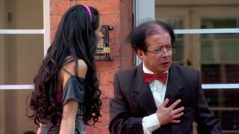 Кадры из сериала Девочка-вампир (2013)